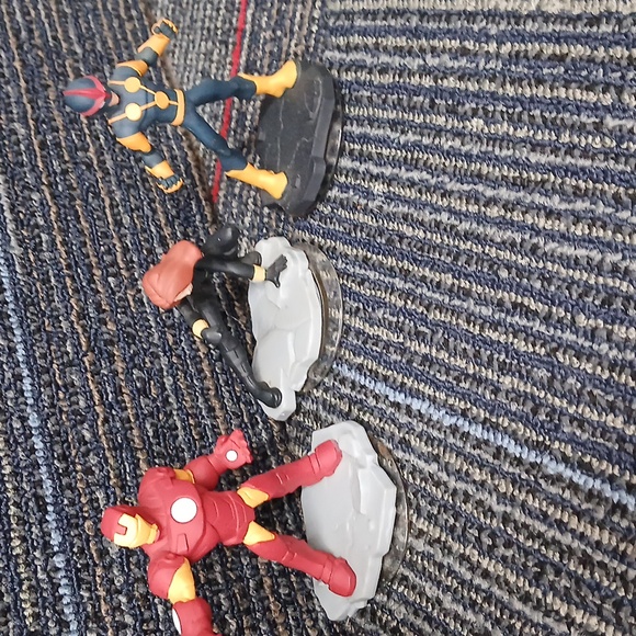 HUGE LOT OF 32 Disney Infinity 1.0 2.0 Figures and crytals - Picture 9 of 11